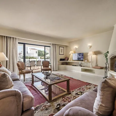 Willa Mng Elliott24 *