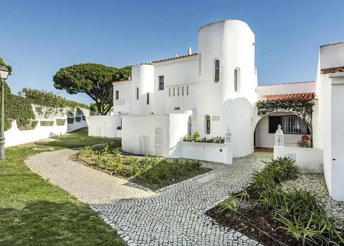 Willa Mng Elliott24 *