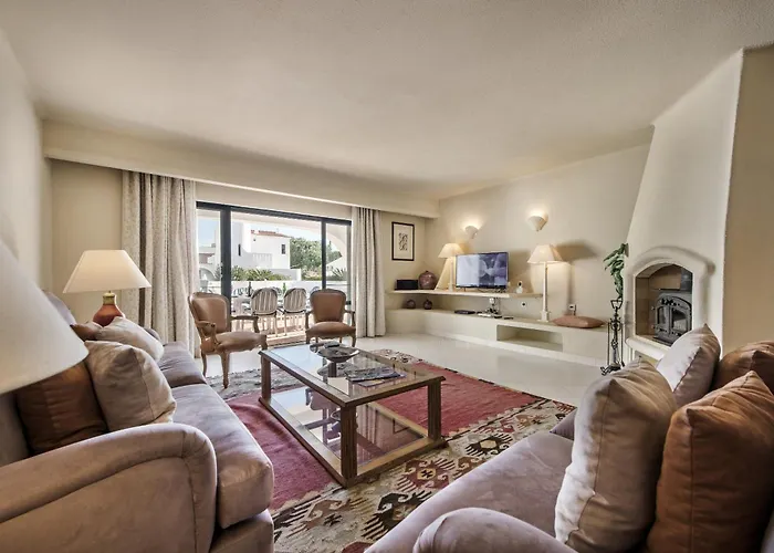 Willa Mng Elliott24 *