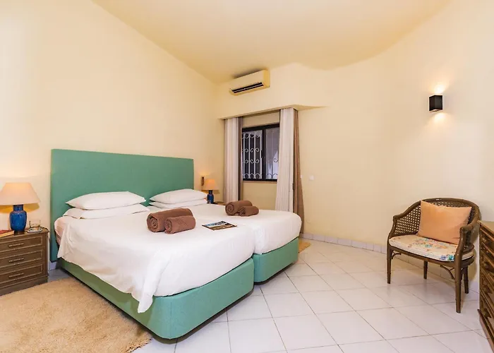 Willa Mng Elliott24 *